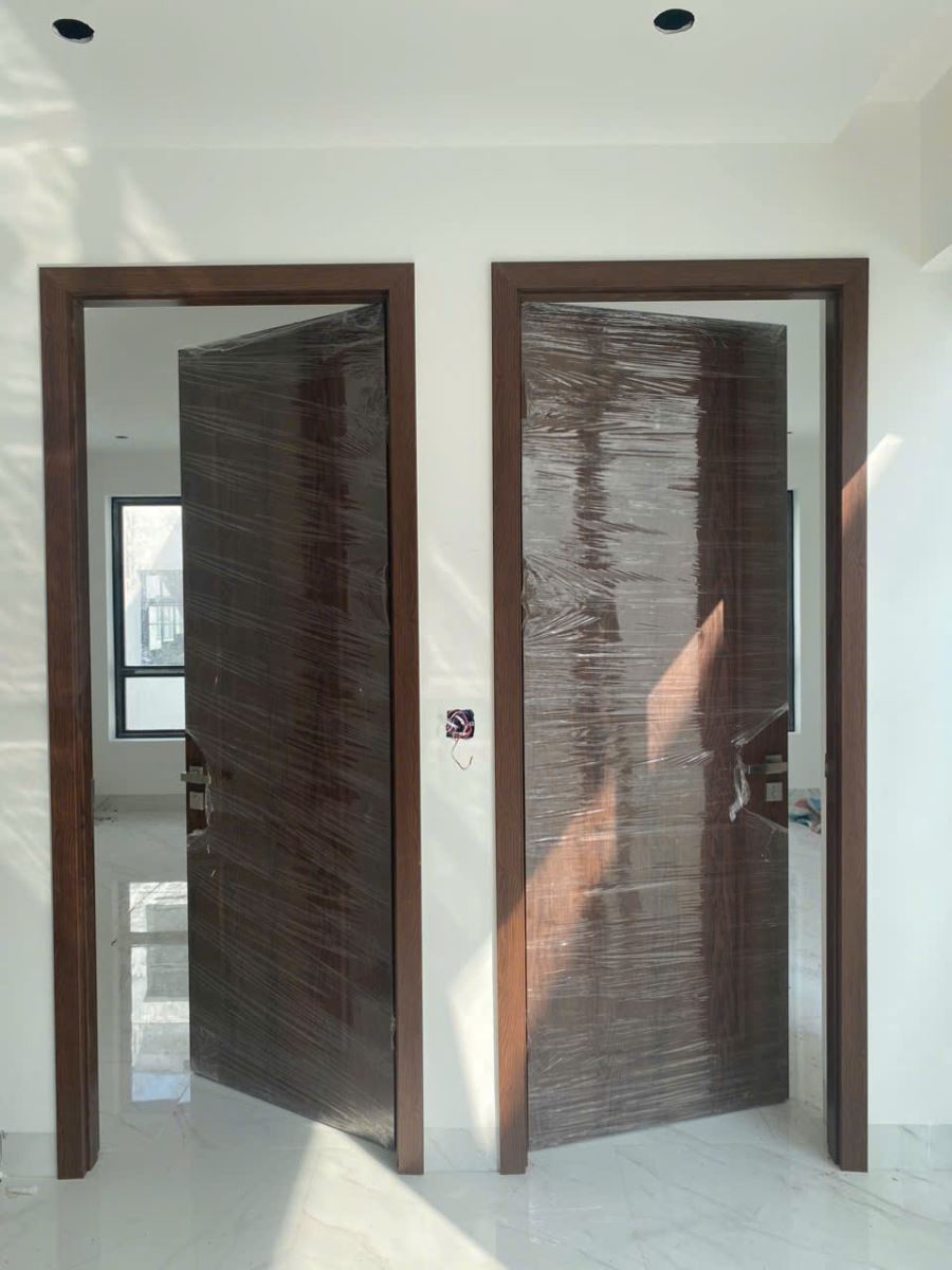 Cửa gỗ bị kêu cọt kẹt – Do đâu và cách xử lý